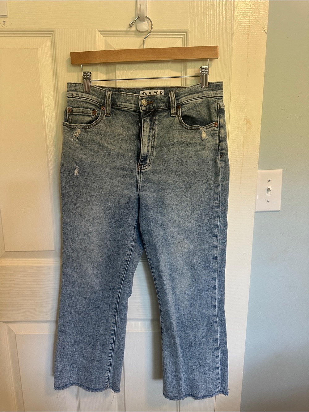 DAZE Women's Washed Light Blue Straight-Leg Jeans